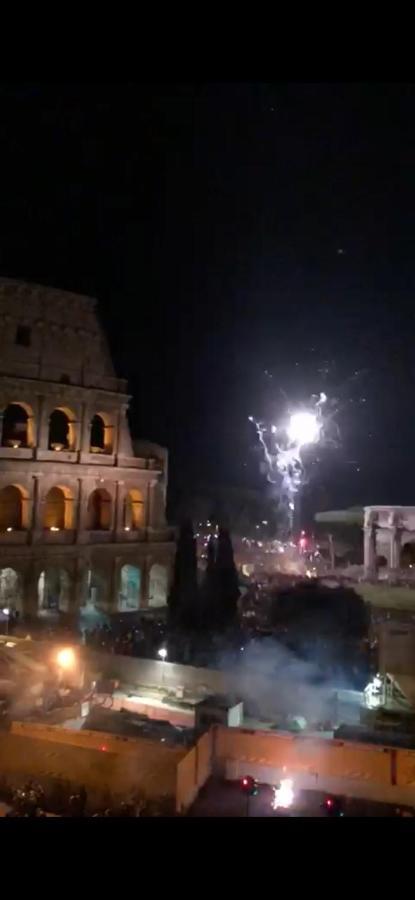 Balcony Colosseum View Apartment *
